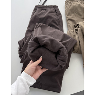 爆款咖色加绒高腰工装束脚阔腿裤女冬季新款厚款保暖垂感直筒长裤