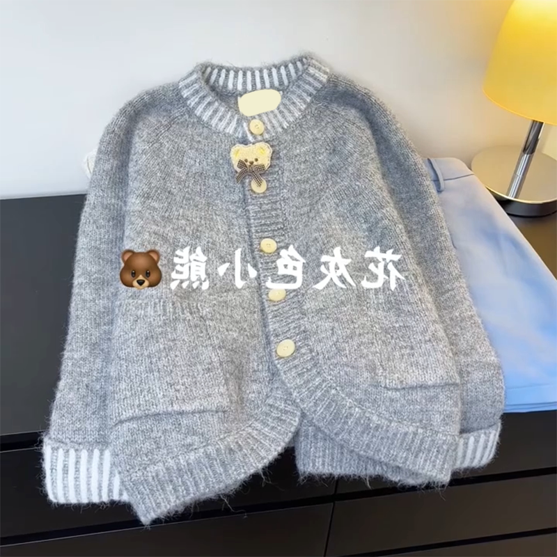 灰色立领卷袖撞色单排扣针织开衫