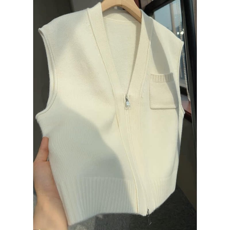 CHAO级穿搭!软糯糯米白色V领拉链针织马甲春季叠穿贴袋背心小外套
