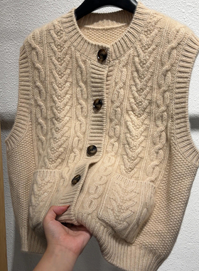 无D推荐系列！米杏色圆领麻花单排扣毛衣马甲春季复古高质量背心
