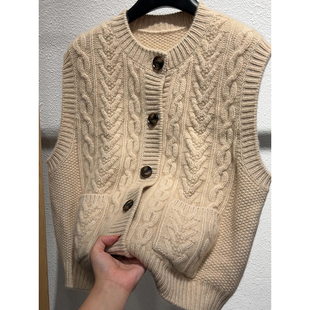 无D推荐系列!米杏色圆领麻花单排扣毛衣马甲冬季复古高质量背心