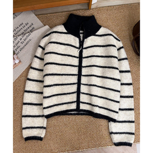闭眼入系列！气质黑色条纹立领拉链毛衣外套冬季软糯百搭针织开衫