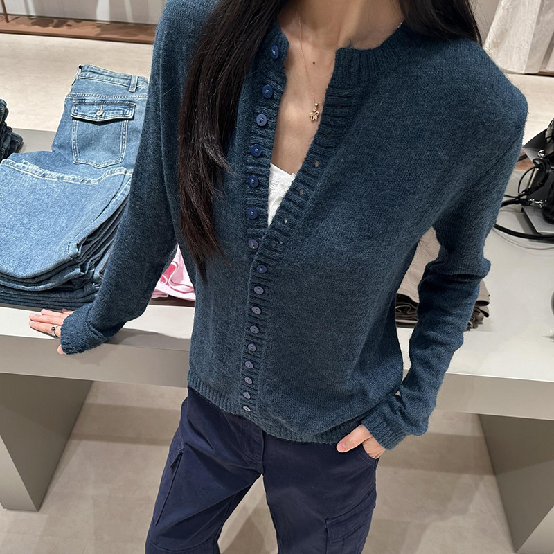 湖蓝色单排扣修身毛衣女秋季外套