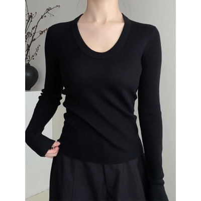 气质黑色U领修身弹力针织衫早春