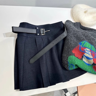 现货】一穿一个不吱声~2026早春牛仔色百褶裙a字防走光短裙配皮带