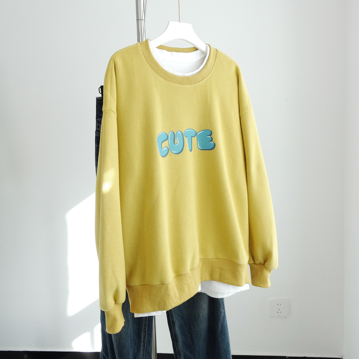 韩版加绒卫衣女圆领长袖米尼绒黄色字母印花宽松学生绒衣秋冬显白