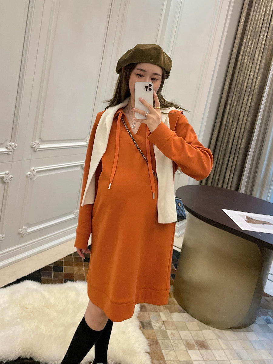 孕妇装秋款大翻领连衣裙V领卫衣