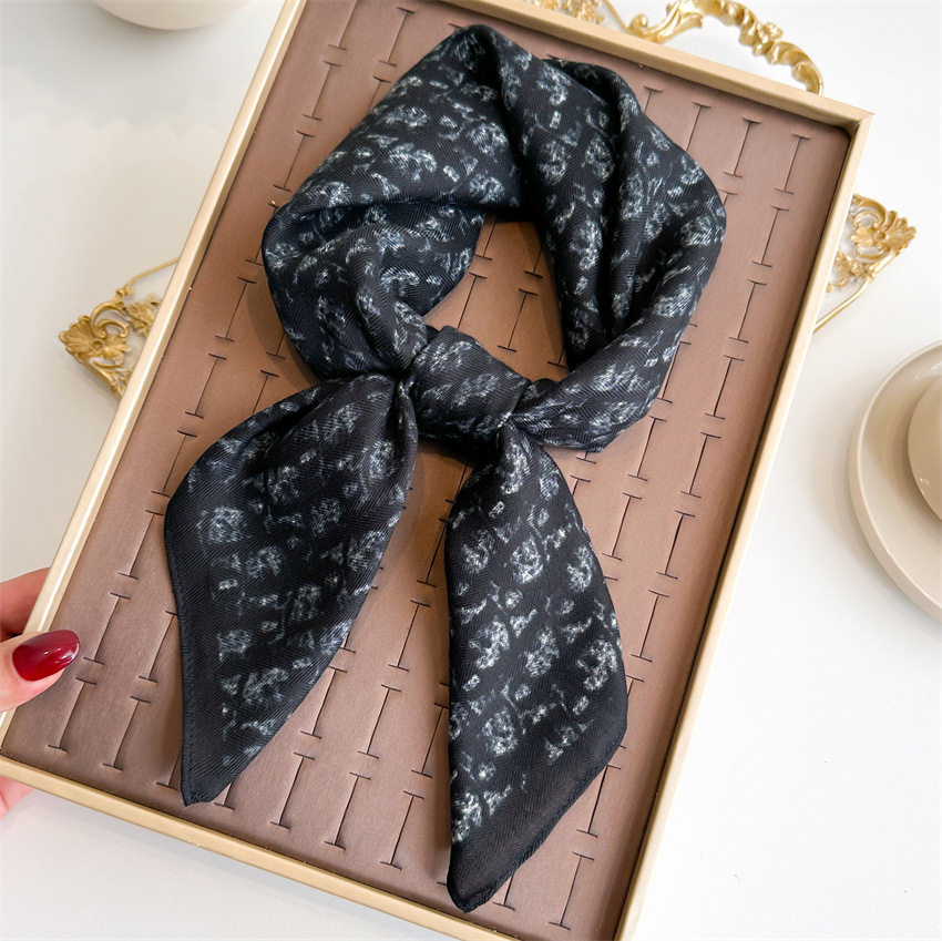 法式轻奢小方巾丝巾薄款时尚百搭