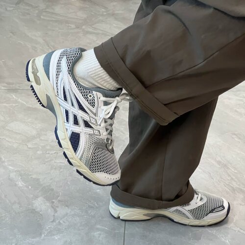 Asics/亚瑟士舒适低帮时尚跑鞋