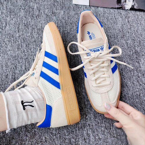 adidasOriginals圆头平跟板鞋