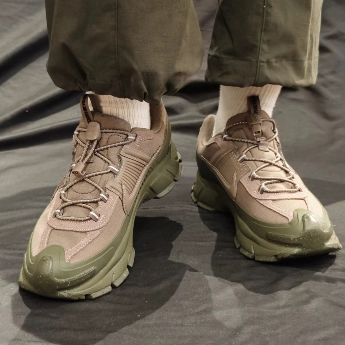 NikeZoomVomeroRoam休闲鞋