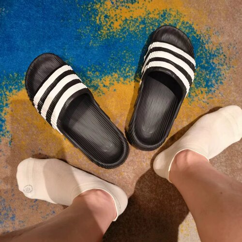 adidas百搭一字外穿拖鞋