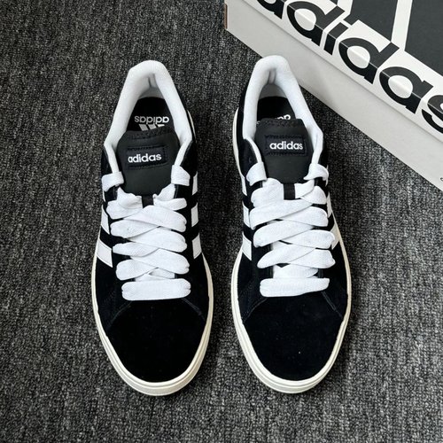 adidas防滑耐磨舒适百搭板鞋