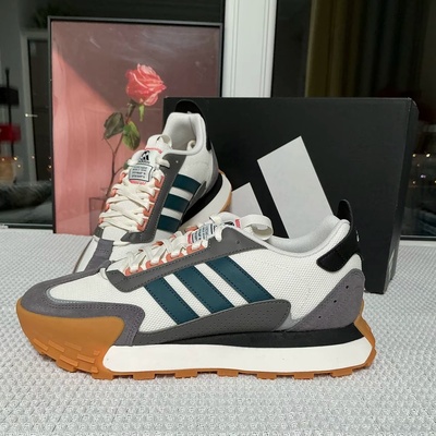 adidas轻便舒适织物运动休闲鞋