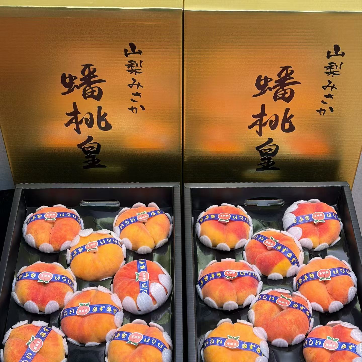 现货蟠桃皇礼盒装日本山梨品种桃匠超大蟠桃纯甜黄肉毛蟠顺丰包邮