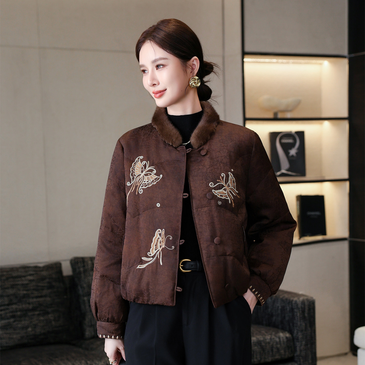 新中式国风羽绒服女短款2025新款冬洋气高端海宁鹅绒中年妈妈外套