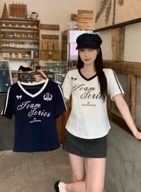 小吉家大码女装夏季新款胖mm美式辣妹V领正肩T恤字母印花收腰上衣