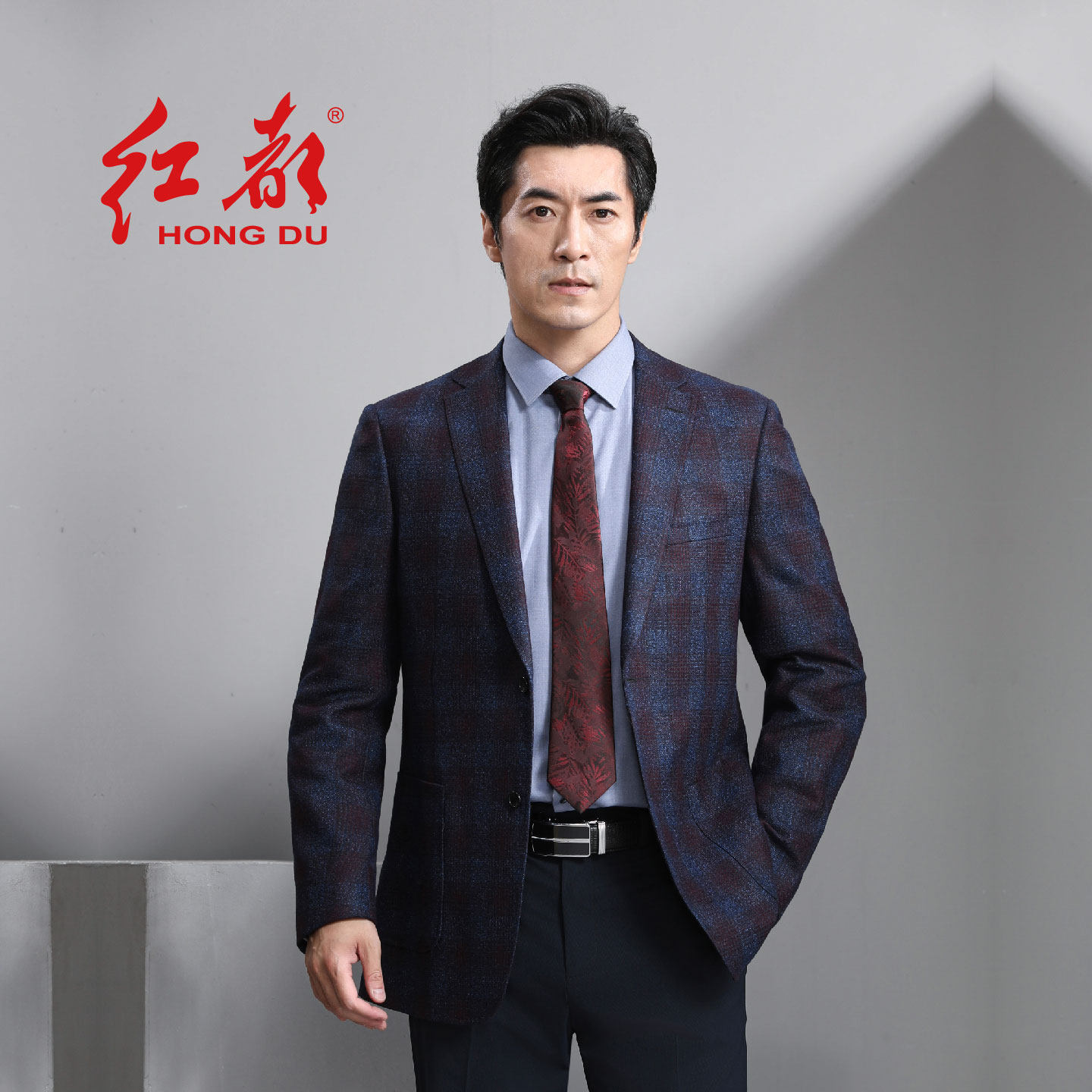 红都男士西服上衣商务风平驳领羊毛两粒单排扣修身暗红格单件西装