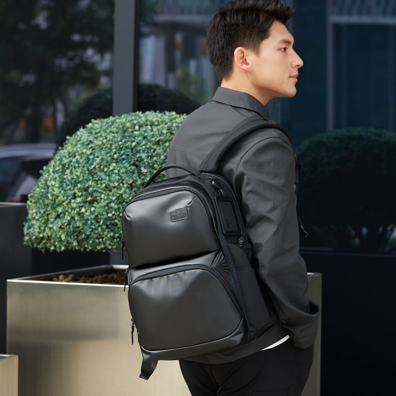 日本山业SANWA男士双肩包电脑包
