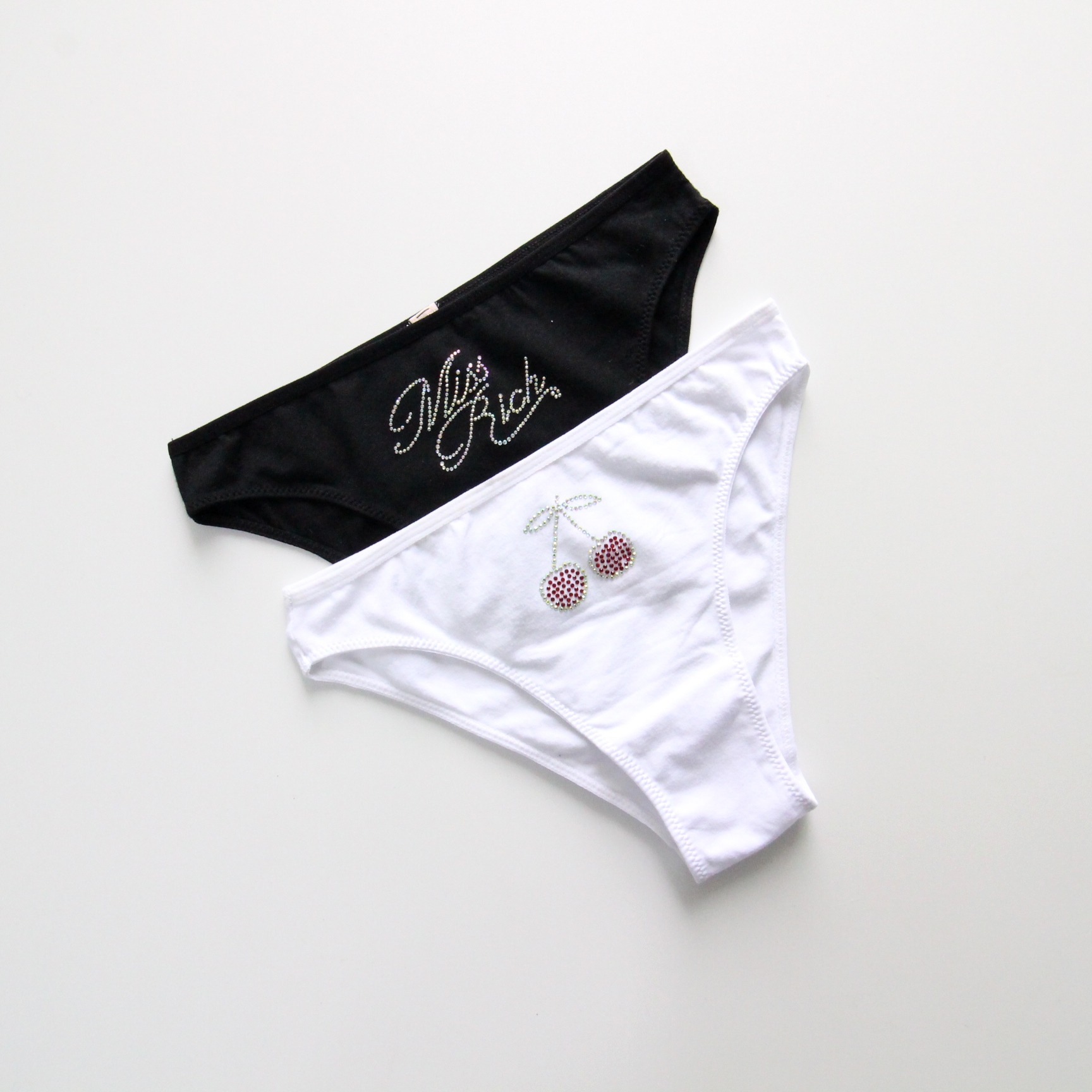 女士三角裤中腰碎钻字母棉舒适