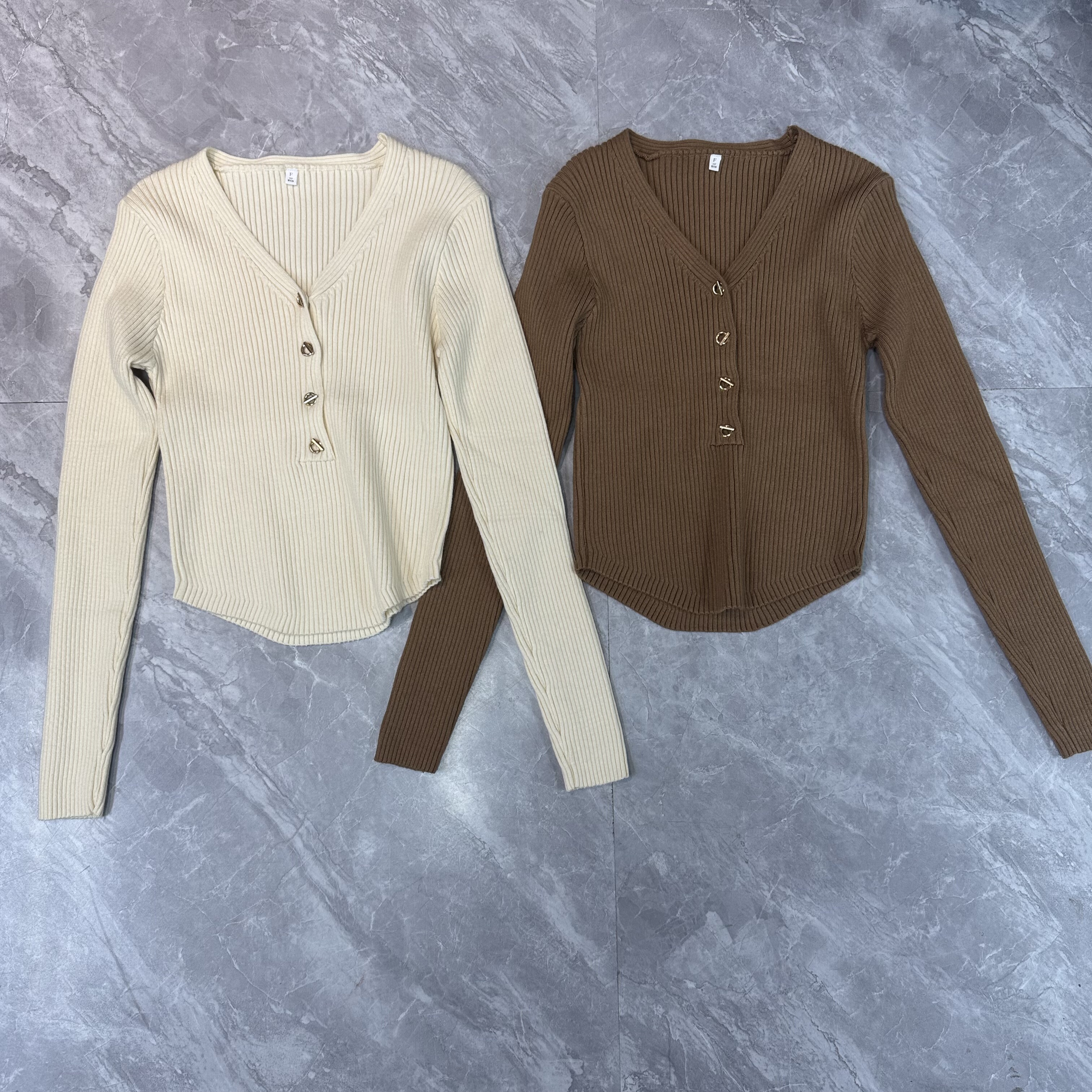 10.27IYF 温柔风气质针织衫女秋冬时尚V领短款修身显瘦单排扣上衣