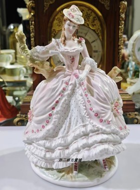 英国产Royal Worcester精骨瓷玫瑰花丛淑女瓷偶限量2950件珍稀版