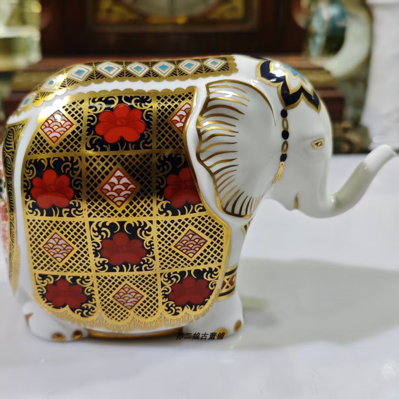 英国Royal Crown Derby皇家皇冠德比伊万里风格重工手绘大象摆件