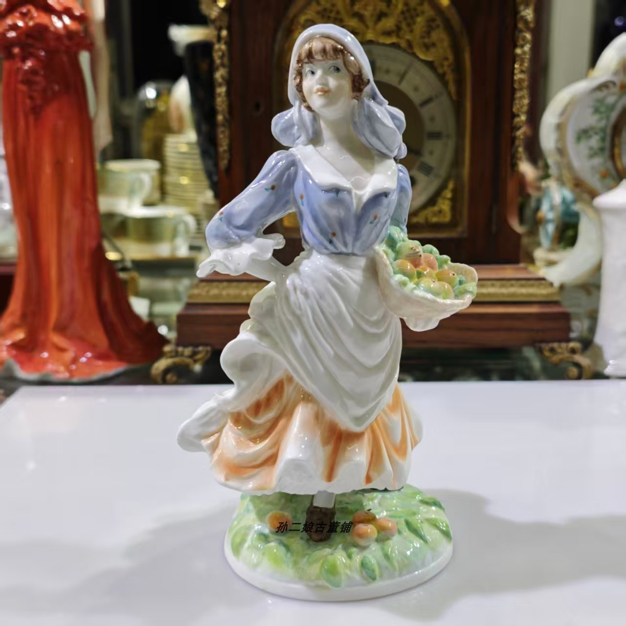 英国原产Royal worcester精骨瓷采摘苹果的罗西淑女瓷偶限量中古