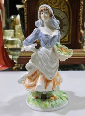 英国原产Royal worcester精骨瓷采摘苹果的罗西淑女瓷偶限量中古