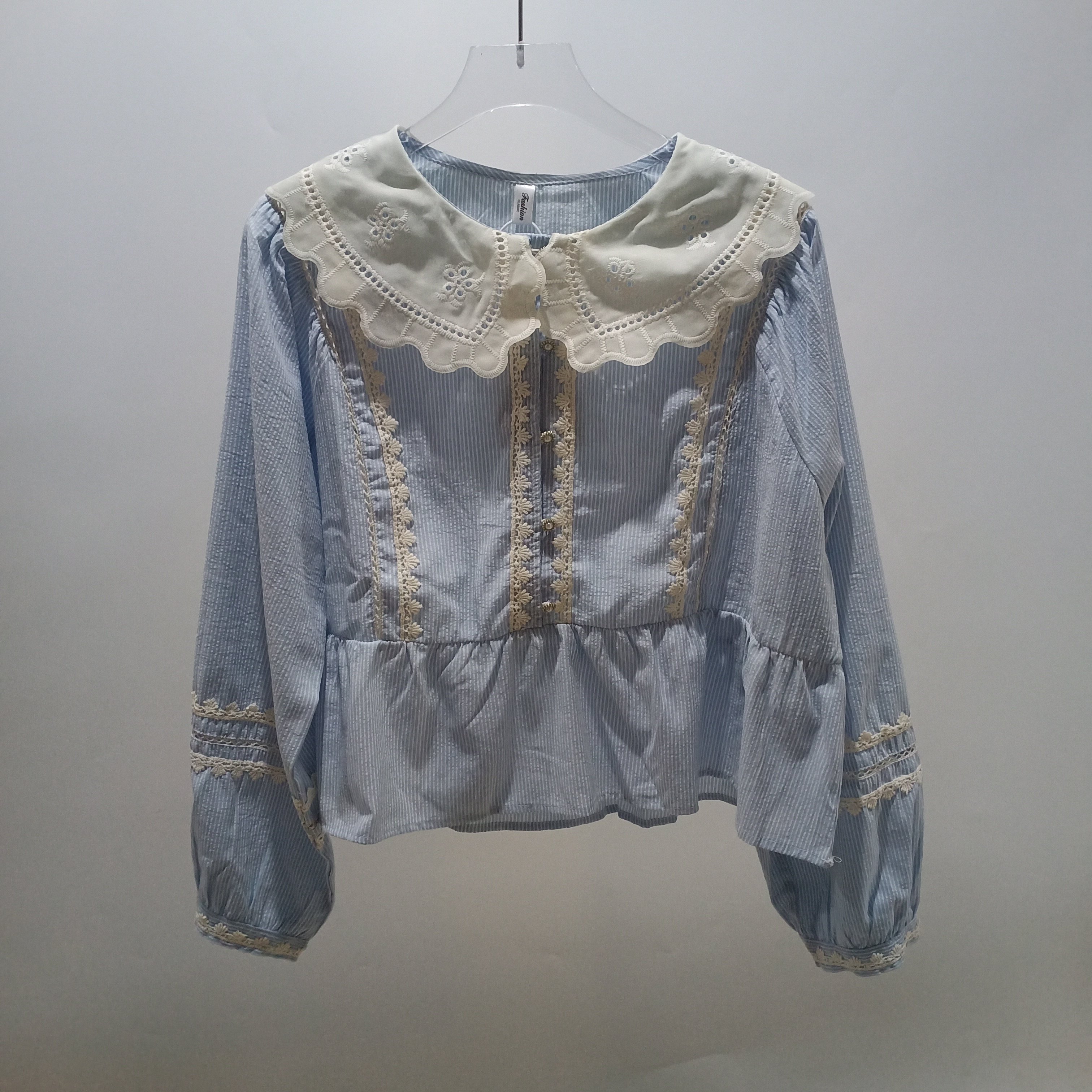 浅蓝细条纹娃娃领重工衬衫女新款甜美韩系蕾丝花边宽松娃娃衫上衣