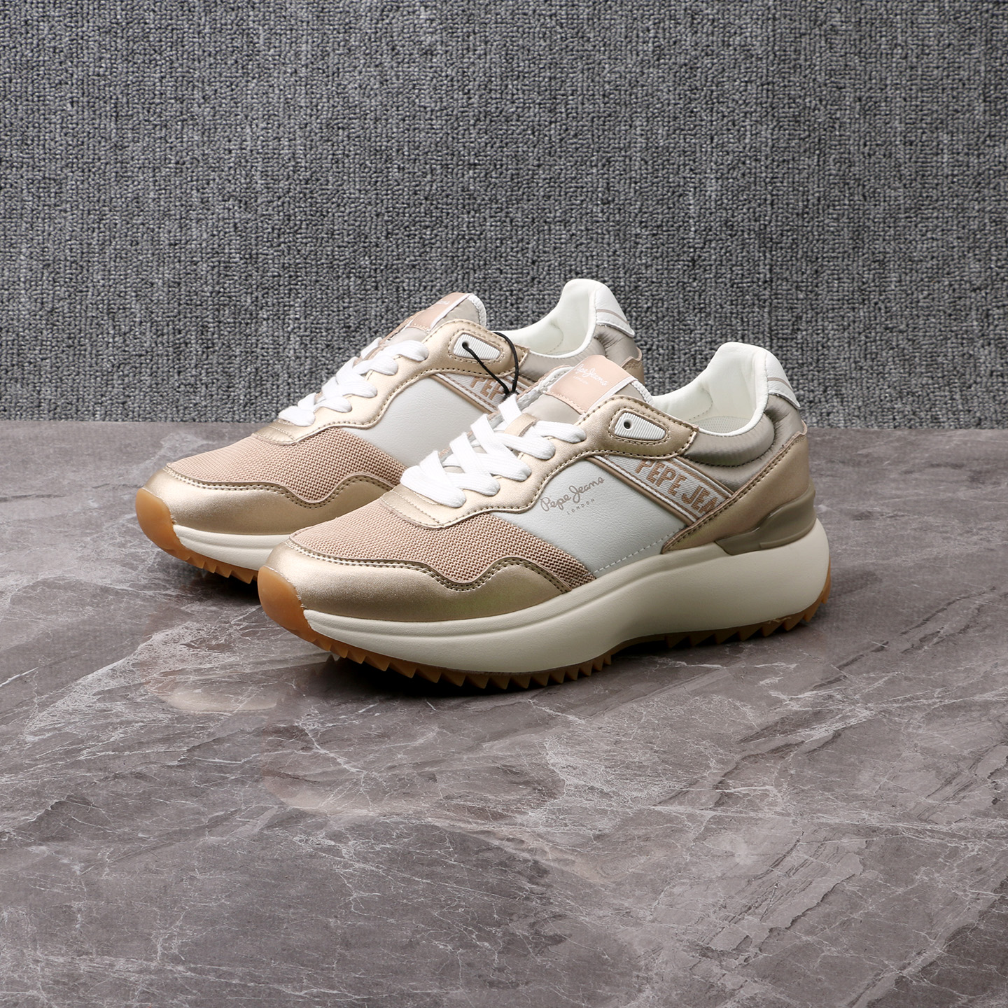 减震舒适经典款耐磨防滑橡胶底