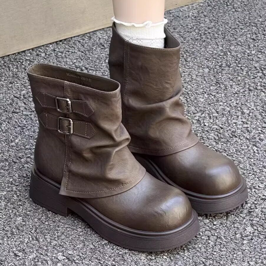 2025年秋冬新款时尚百搭平底马丁靴女英伦风厚底增高短筒机车靴女