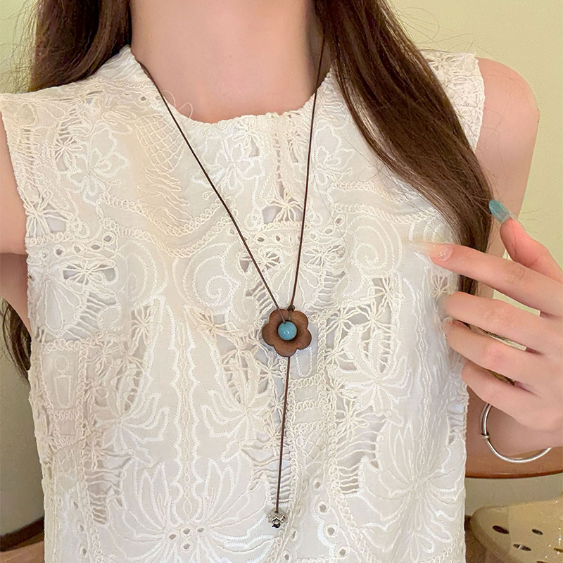 新中式木头花朵串珠吊坠项链女复古民族风长款毛衣链日常百搭配饰