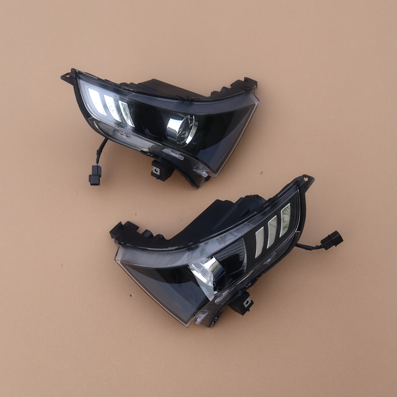 雷竞D70鸿日VELI核桃四轮电动汽轿车前大灯红日远近光前照明大灯