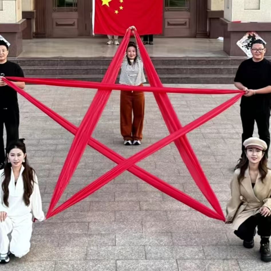 学校运动会开幕式出场五角星道具红色丝带红绸带彩带舞蹈红绸布条