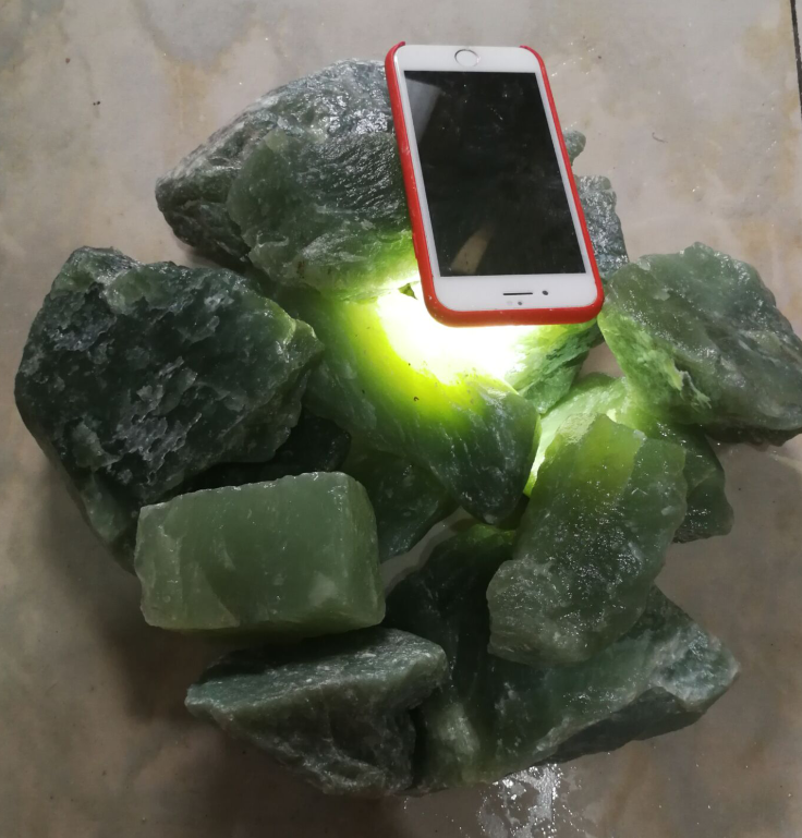 精品岫玉原石 毛料 籽料裸石 玉石边角料雕刻摆件 挂件 项链 手链