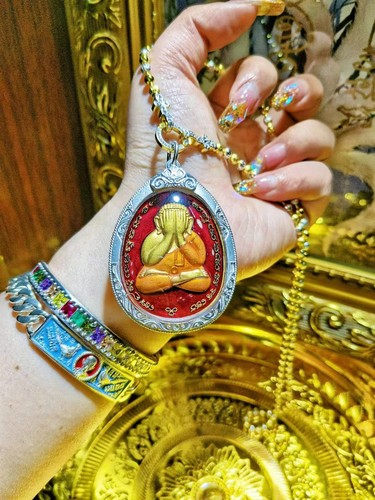 10年老店泰国佛牌 龙婆绝58付管 火焰蜂王掩面2555年纯银壳 吊坠