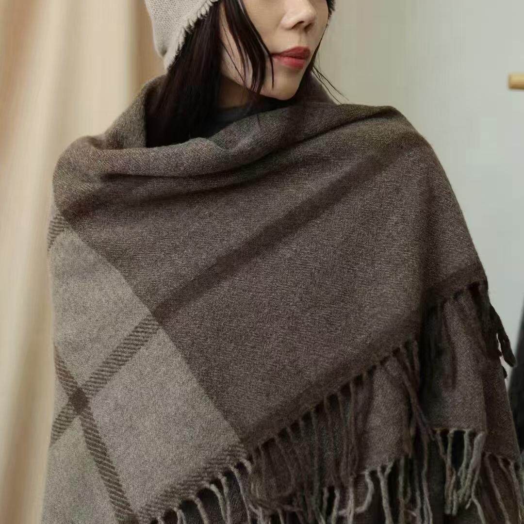 2025新款超大方巾厚款保暖披毯秋冬季女纯羊毛流苏大围巾披肩两用