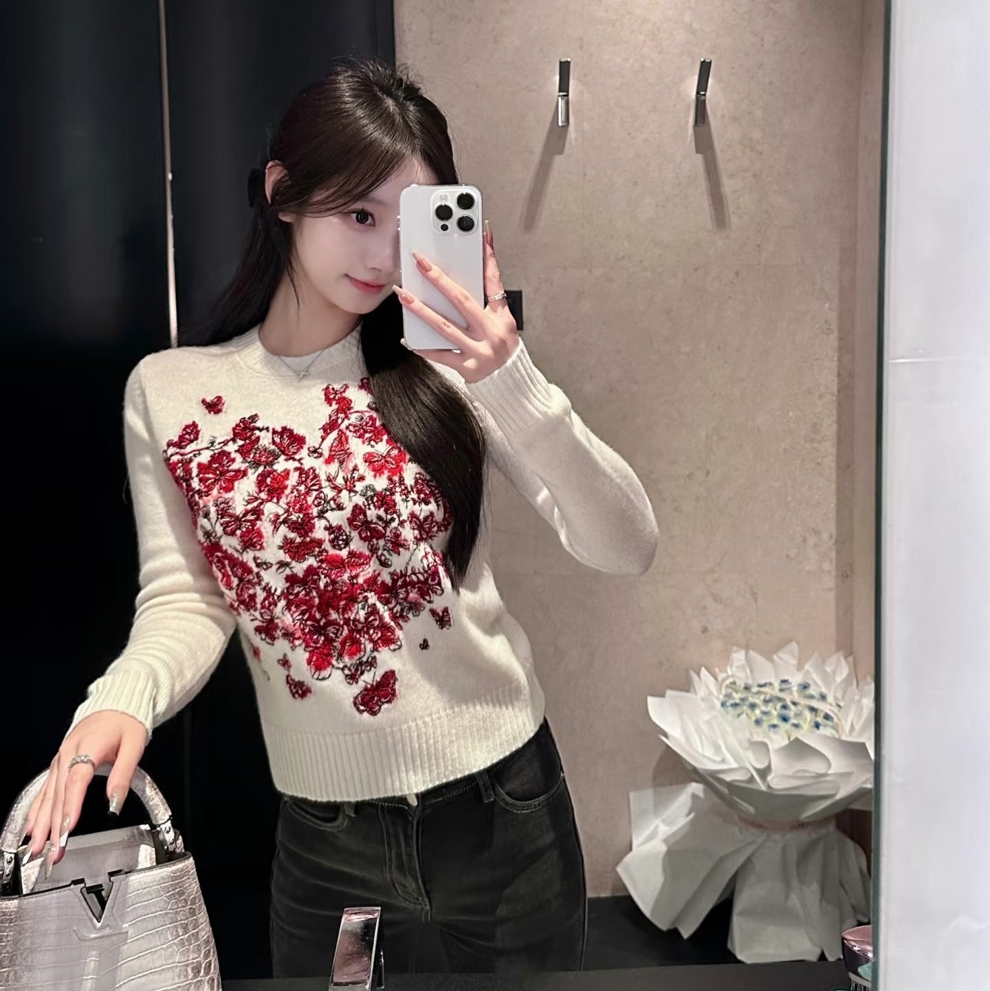 南油高端羊绒衫女早春毛衣心形花卉蝴蝶刺绣针织衫长袖圆领打底衫