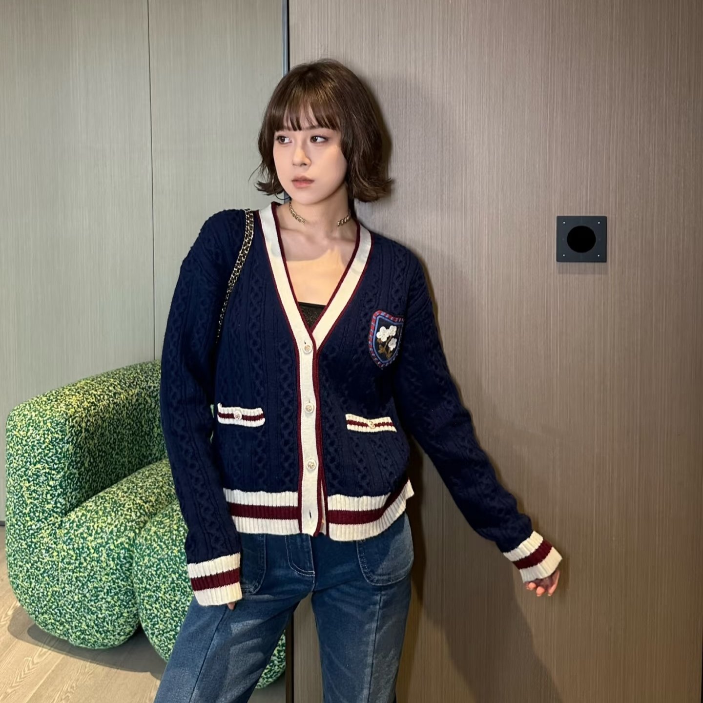 小香风山羊绒开衫女外搭手工钉珠花朵重工撞色明星同款麻花针织衫