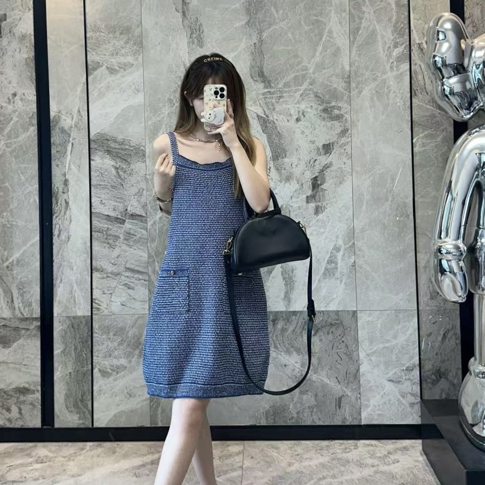少女风吊带连衣裙女早秋新款气质方领针织背心裙无袖毛衣内搭裙子