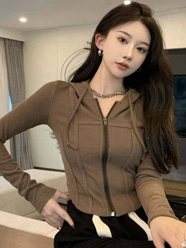 辣妹短款米尼连帽修身显瘦