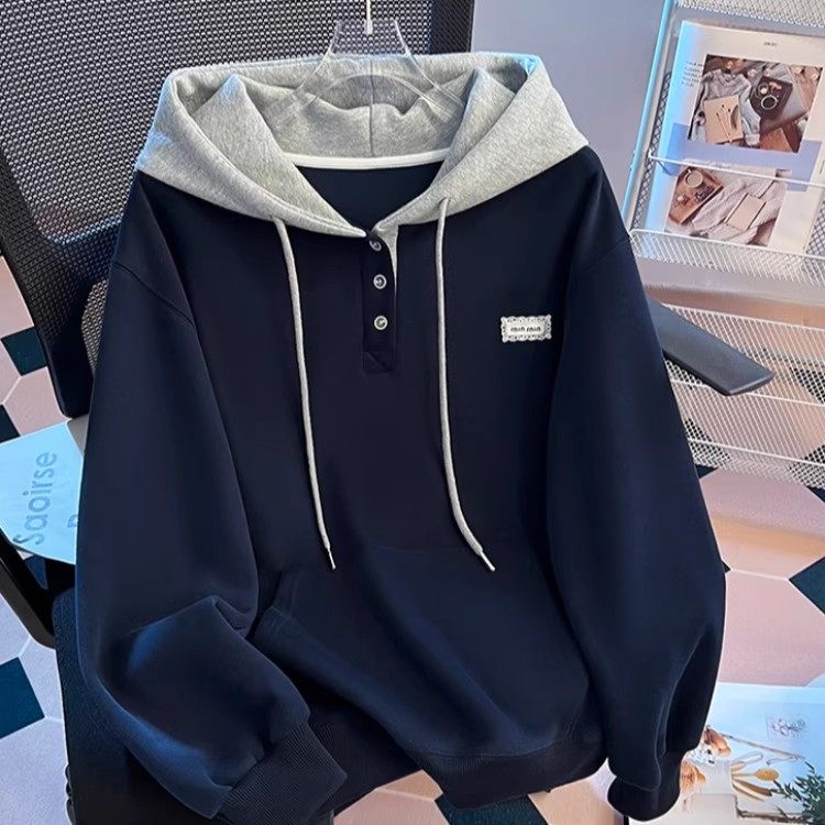 2025秋冬季新款韩版慵懒宽松显瘦单排扣设计感撞色长袖连帽卫衣女