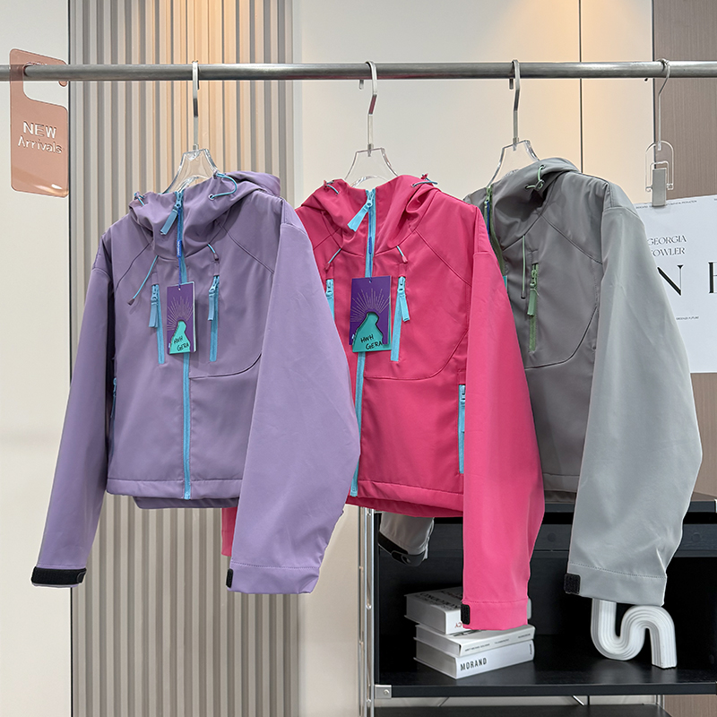 户外山系！秋新品撞色门襟拉链徒步登山防泼水短款连帽夹克外套女
