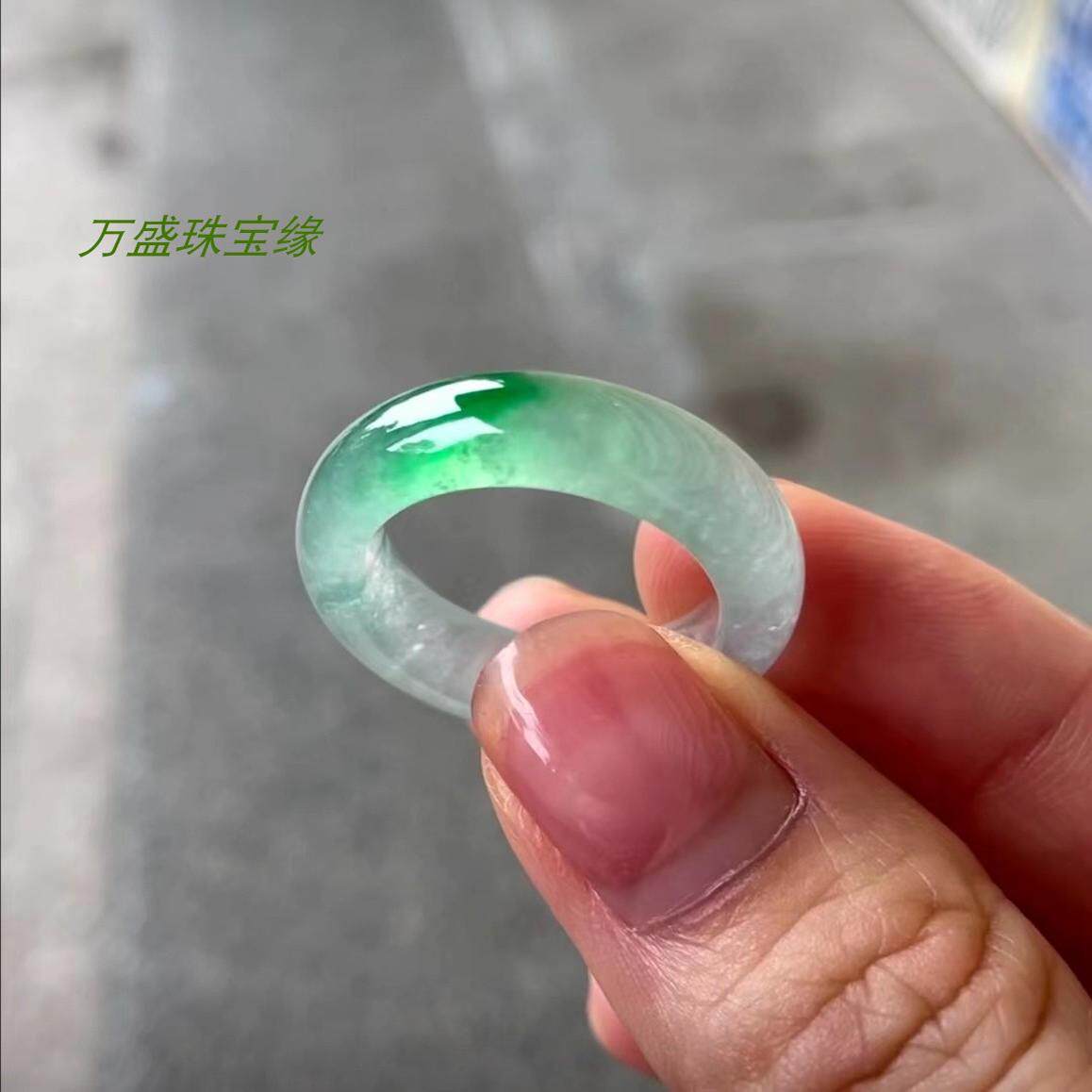 翡翠色冰种飘阳绿白底青玉戒指转