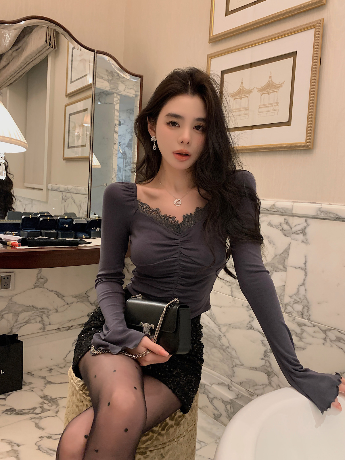 邱肉瑶 秋季新款V领蕾丝打底衫辣妹纯欲长袖性感套头显瘦针织衫女