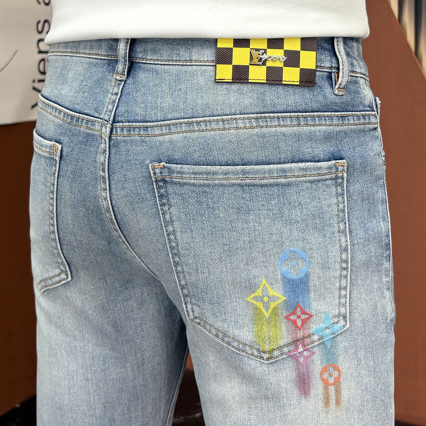 意大利高端品牌印花牛仔裤男2026新款修身小直筒春夏季浅蓝色裤子