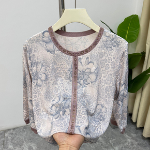 妈妈春装时尚冰丝T恤女中袖上衣2026新款中老年女士初夏针织小衫