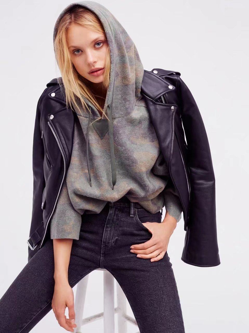 酷炫水洗迷彩印花短款宽松卫衣