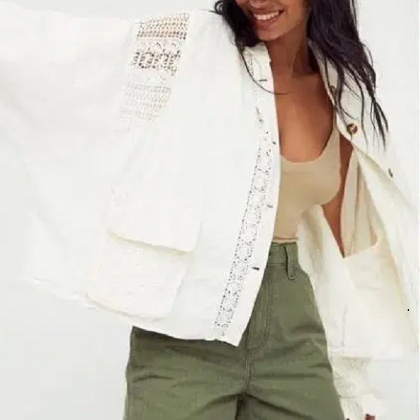 白色蕾丝斗篷按扣短外套女